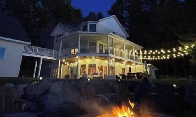 Gladwin House | Lakefront home w/connecting bunkhouse - sleeps 20+