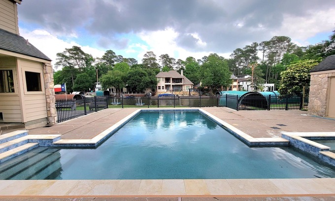 Walden on Lake Conroe House | Lakefront Home w/Pool on Lake Conroe