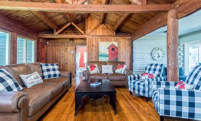 Westfield Cabin | Lakefront Log Cabin Retreat