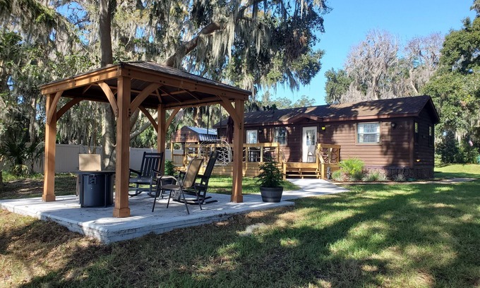 Leesburg Cabin | Lakefront Magic Wilderness Cabin