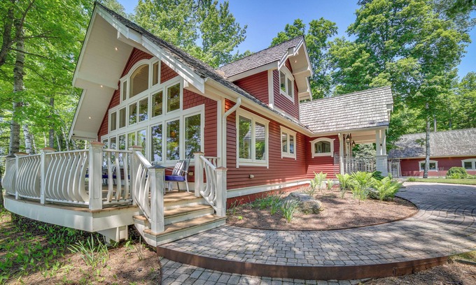 Channing Cottage | Lakefront Michigan Retreat w/Private Dock