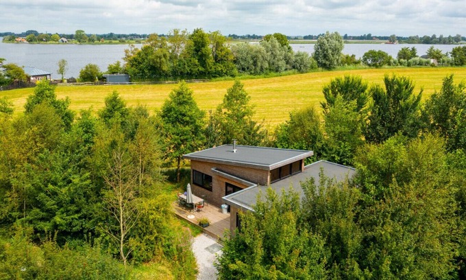 Grou Cabin | Lakefront Nature House in Friesland: Sweltsje