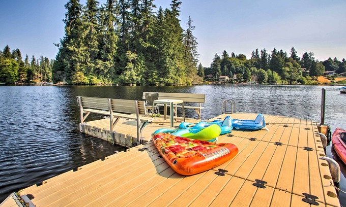 Lacey House | Lakefront Olympia Home w/ Private Dock + Views!