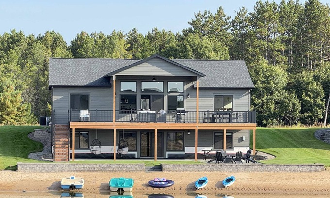 New Lisbon House | Lakefront, Pickleball, Firepit, Kayaks, Sleeps 20