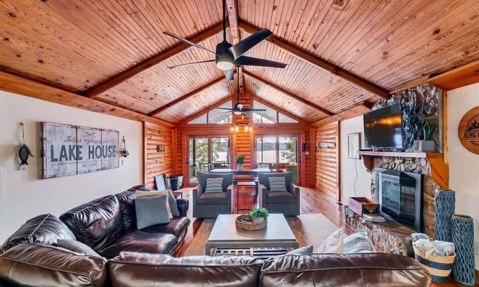 Cadiz Cabin | Lakefront Retreat ~ Hot Tub ~ Game Room ~ Dock