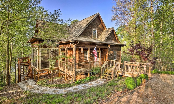 Fair Play Cabin | Lakefront South Carolina Abode w/Deck & Boat Dock