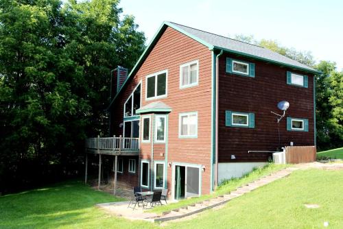 Tomah House | Lakefront Vacation Rental with a Deck and Hot Tub near Wisconsin Dells