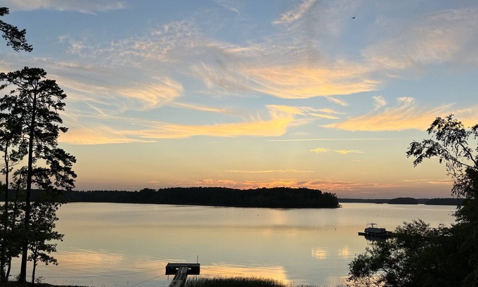 Clarksville House | Lakehouse on the water with amazing view and private dock