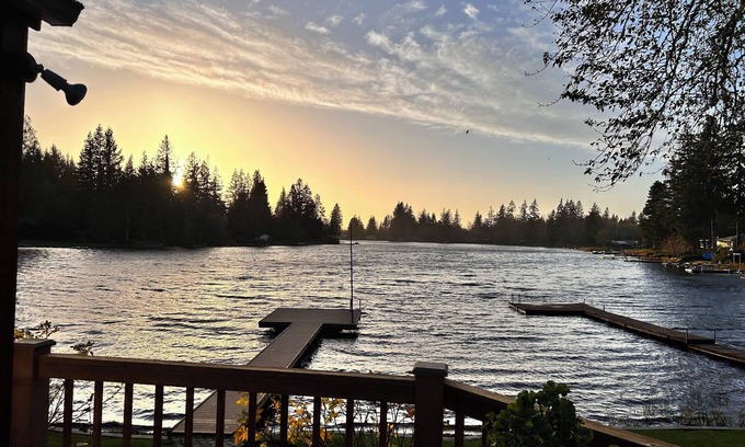 Marysville House | Lakes Edge House with Steam Sauna