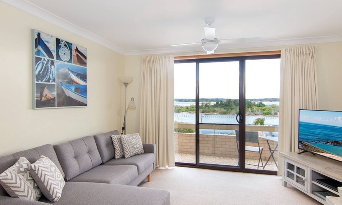 Forster Apartment | Lakeshore Lodge 11 over looking Wallis Lake