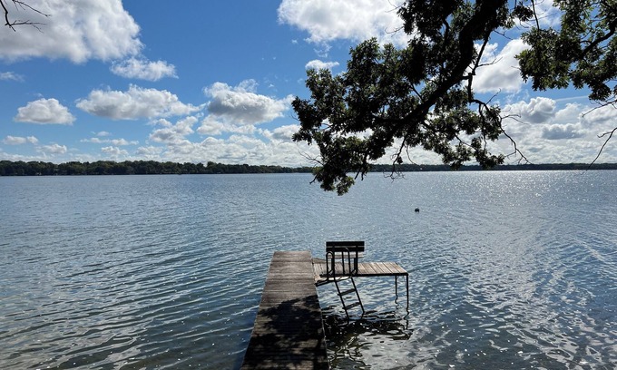 Lake Mills House | Lakeside 3-bedroom house with spacious living areas and all amenities