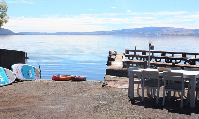 Kawaha Point Apartment | Lakeside apartment with boat ramp & jetties