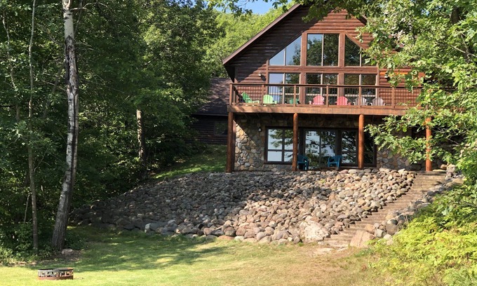 Stone Lake Cabin | Lakeside cabin perfect retreat