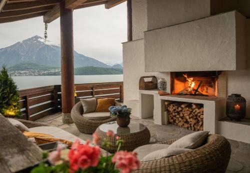 Gunten Ski Chalet | Lakeside Chalet with Panorama View