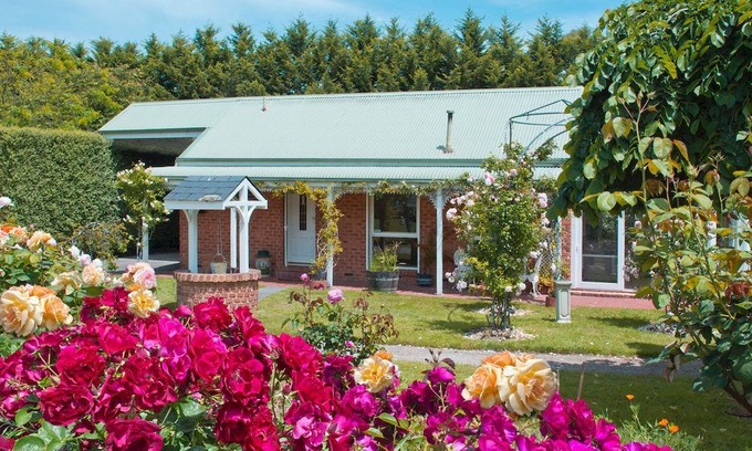 Kilsyth South Hotel | Lakeside Cottage Luxury B&B