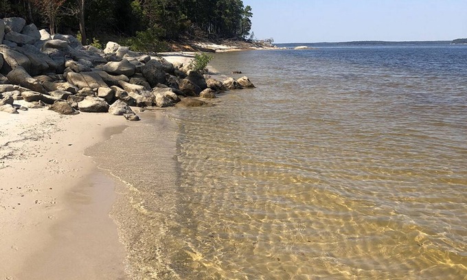 Jasper Cottage | Lakeside cottage, water access + pet friendly