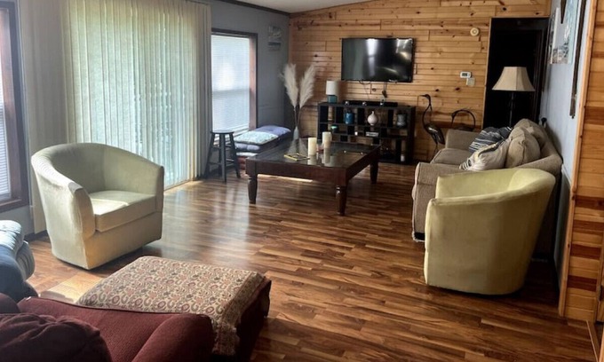 Fremont House | Lakeside Haven Retreat Snow Lake