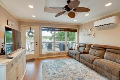 Jefferson House | Lakeside Haven with Deck and Views in Jefferson!