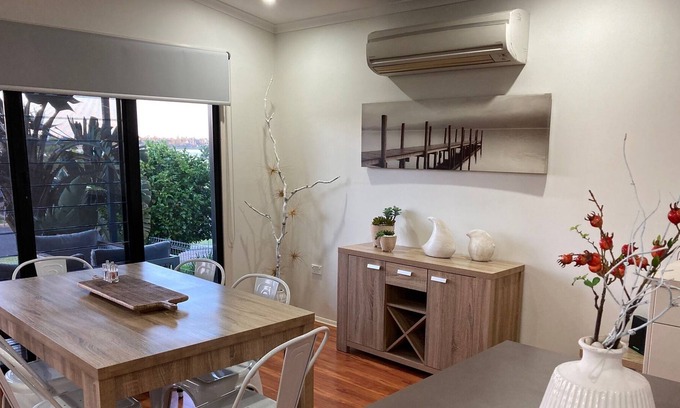 Eden House | Lakeside Living - 3 bedroom home on the lake -2+ nights