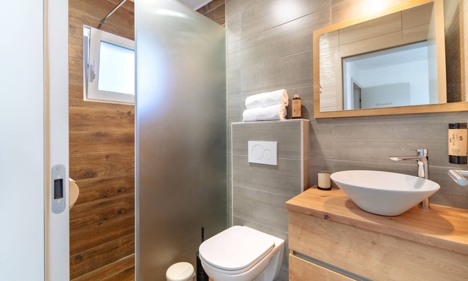 Bled Apartment | Lakeside Living: Modern Apartment Just 400m from Lake Bled