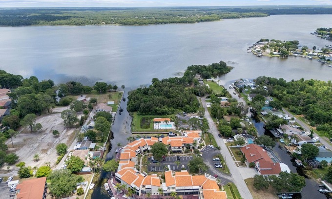 Palm Harbor Condo | Lakeside Oasis - 2 bedroom, 2 bath plus Pool & Spa