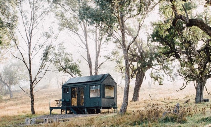 Rylstone House | Lakeside Off-Grid Cabin - Pet Friendly - Freja