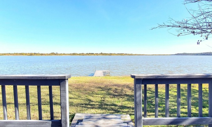 Dennis Cottage | Lakeside Retreat: Kayaks, Fishing, Relaxing Sunsets