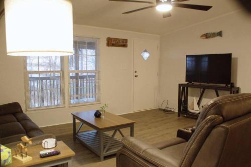 Quitman House | Lakeside Retreat