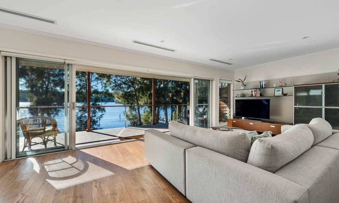 Kings Point House | Lakeside Summary: Thr