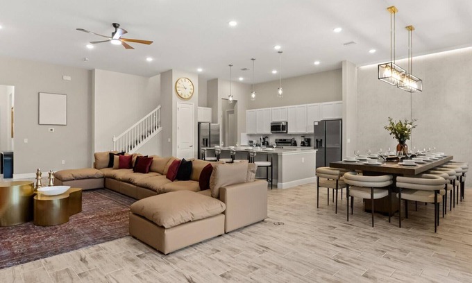 Kissimmee House | Lakeside Villa with Pool, BBQ, Cinema & Games Room