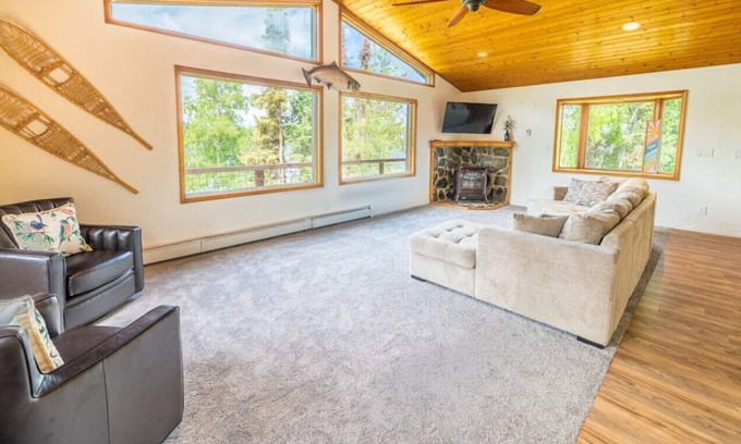 Ridgeway Cabin | Lakeview 3-Bedroom Cabin