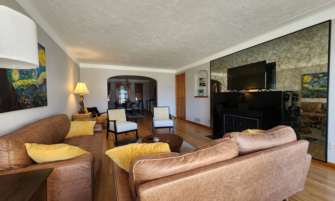 Lorain House | Lakeview Beach BungalownLighthouse/3 Beds/Game Room/PetsnEntry Ramp available