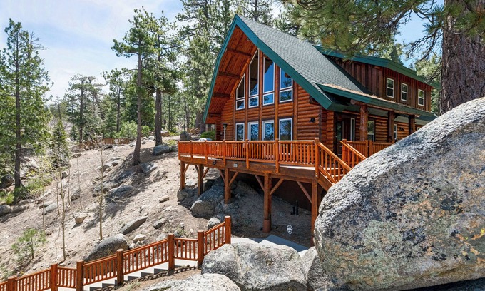 Boulder Bay Cabin | Lakeview Lodge - Across the street from the lake, Log Cabin, Arcade Game ,Lake Views ,NatlForest