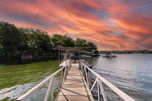 Osage Beach House | Lakeview Margaritaville -3bd3badecksdockgrill