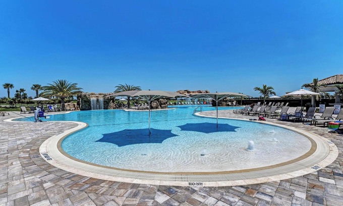 Lakewood Ranch Condo | Lakewood National - amenity filled golfing community! Pet friendly