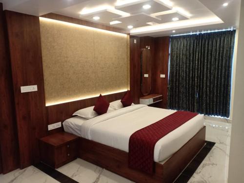 Thiruvarur Hotel | Lakshmi Mahal - V Inn