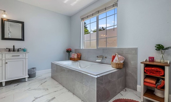 La Loma House | LaLoma Delight. Travel Retreat!