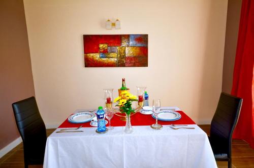 Isukha Ichina House | Lamanis Haven