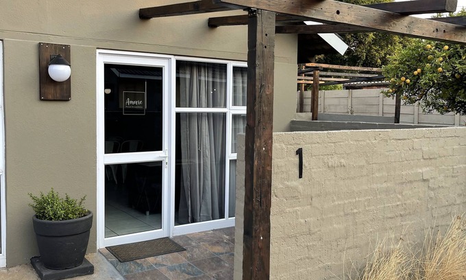 Kempton Park Bed & Breakfast | L’Amorie, stylish, secure & safe, 10 min to OR Tambo international