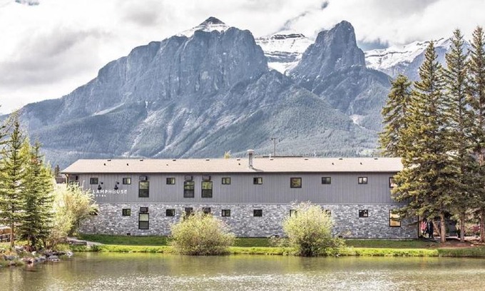Town Centre Hotel | Lamphouse Hotel