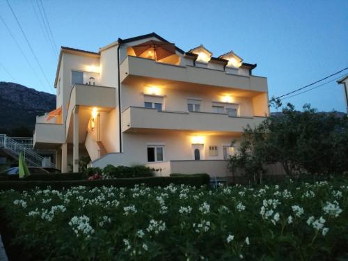 Kastel Sucurac Apartment | Lana i Natali