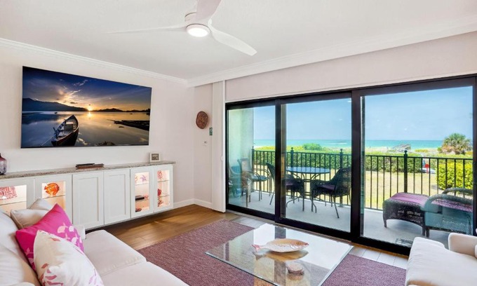 Sunset Beach House | Land's End 7-206 Beach Front - Premier