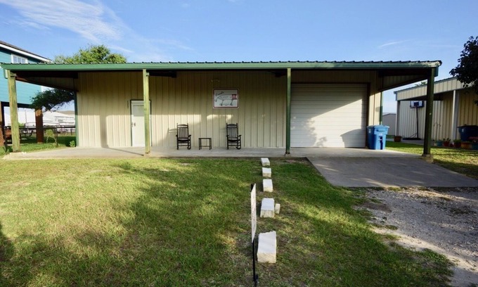 Port O Connor House | LAND'S LUCKY 13 in POC - Pets Add Fees