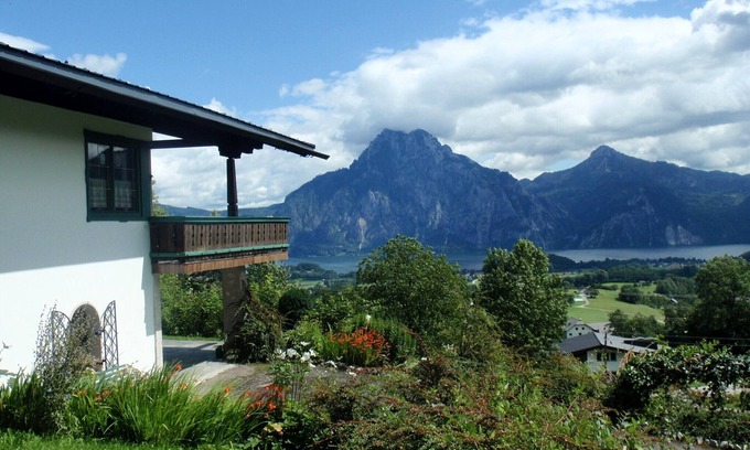 Altmuenster House | Landhaus Traunsee-Blick: magnificent mountain and lake panorama, private pool