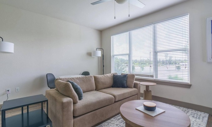 Conroe Apartment | Landing | Amazing 1BD, Gym, Clubhouse