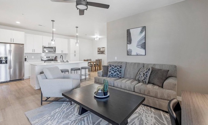 Casa Grande Apartment | Landing | Amazing 2BD, Clubhouse, Gym