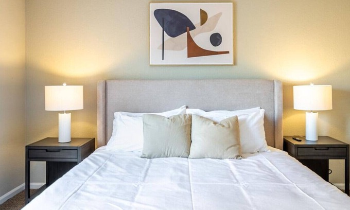 Overland Park Apartment | Landing at Casa de Fuentes - 1 Bedroom in Casa De Fuentes