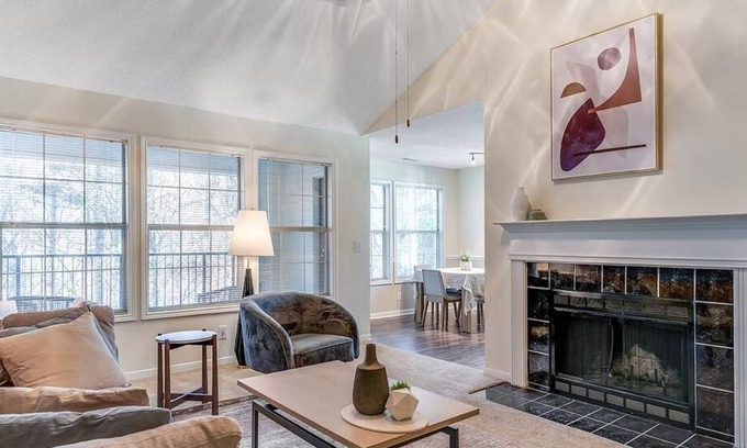 Winston - Salem Apartment | Landing at Crowne Oaks - 2 Bedrooms in Downtown Winston Salem