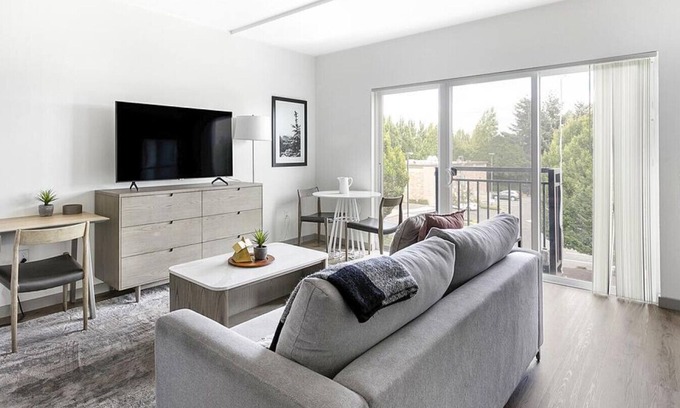 Kent Apartment | Landing at Midtown 64 - Studio in Downtown Kent