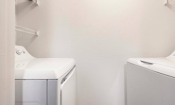 Eureka Apartment | Landing | Beautiful 2BD, Gym, Clubhouse